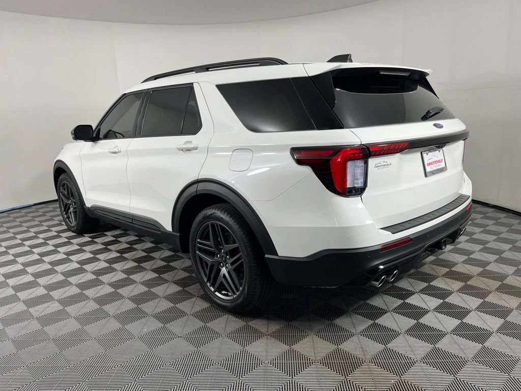 Used 2025 Ford Explorer ST AWD/4WD image 14