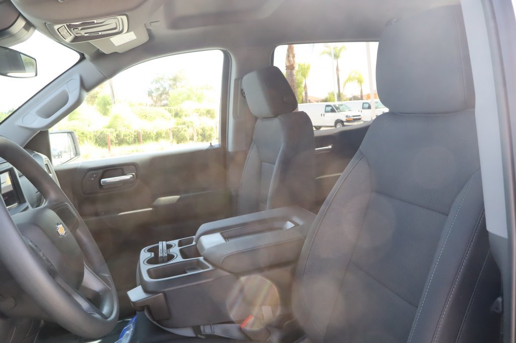 New 2026 Chevrolet Silverado 1500 Custom w/ LPO, Dark Essentials Package RWD image 18