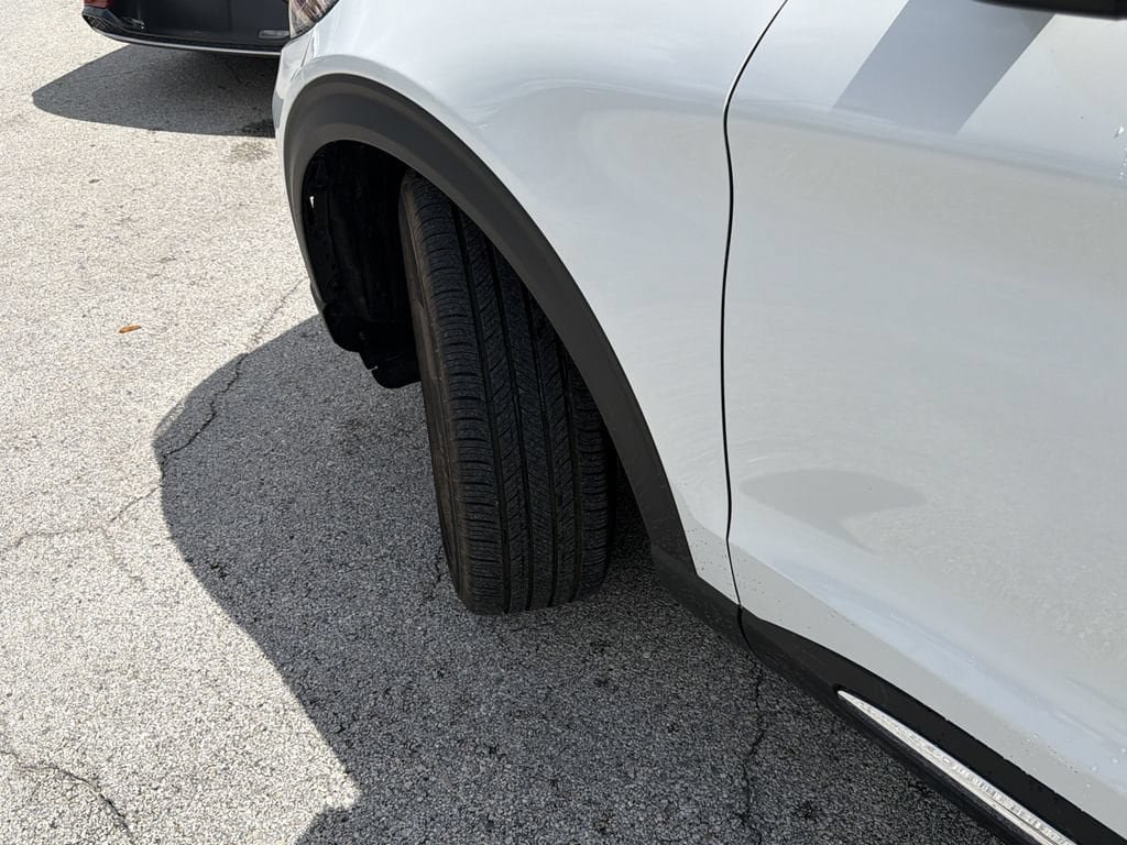 Used 2025 Ford Explorer Active RWD image 37