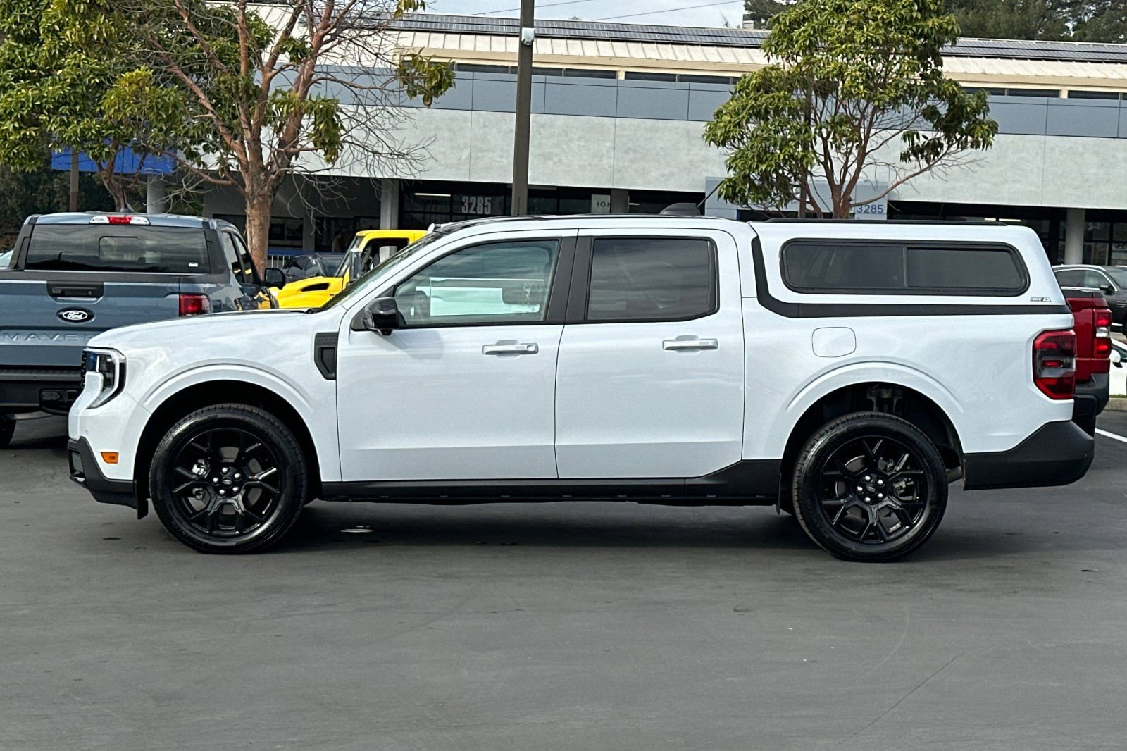 Certified 2025 Ford Maverick Lariat w/ Black Appearance Package image 10