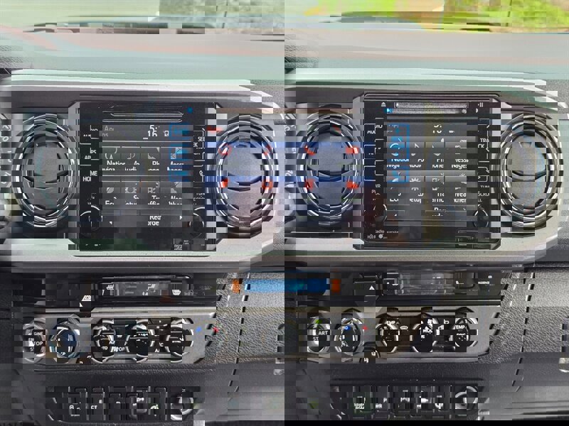 Used 2016 Toyota Tacoma TRD Off-Road w/ Premium & Technology Package AWD/4WD image 36