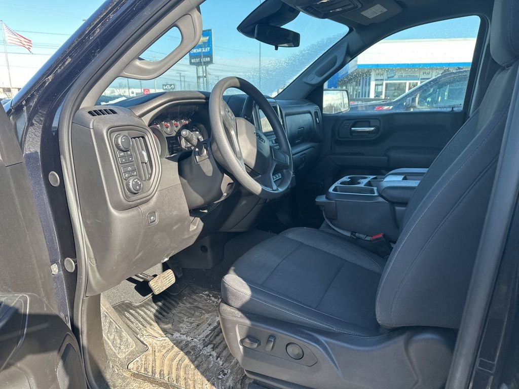 Used 2024 Chevrolet Silverado 1500 Custom Trail Boss w/ LPO, Dark Essentials Package image 5