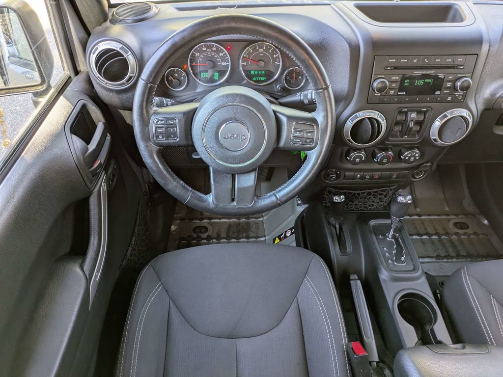 Used 2017 Jeep Wrangler Unlimited Sahara w/ Max Tow Package AWD/4WD image 15