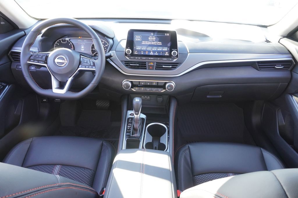 Certified 2025 Nissan Altima 2.5 SR image 11