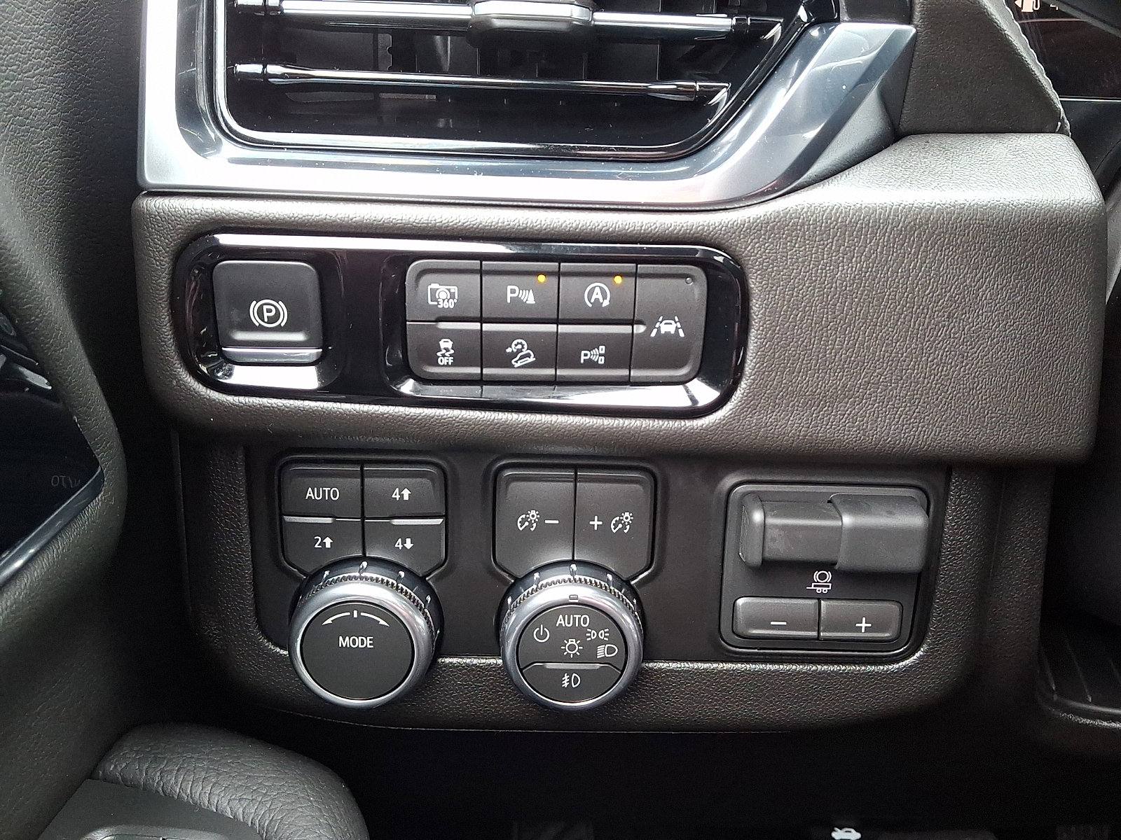 Used 2026 GMC Yukon XL Denali w/ Advanced Technology Package image 25