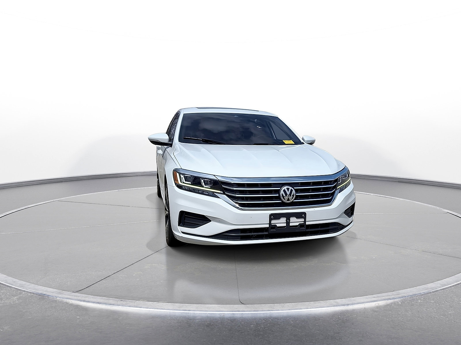 Used 2021 Volkswagen Passat 2.0T SE FWD image 2