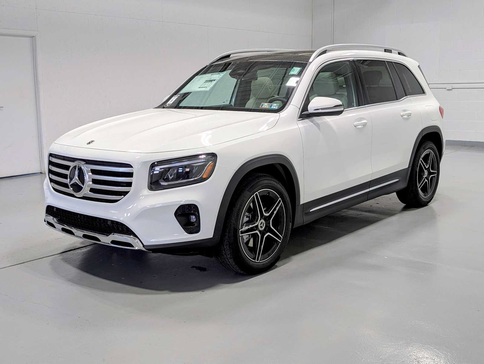 New 2026 Mercedes-Benz GLB 250 4MATIC image 1