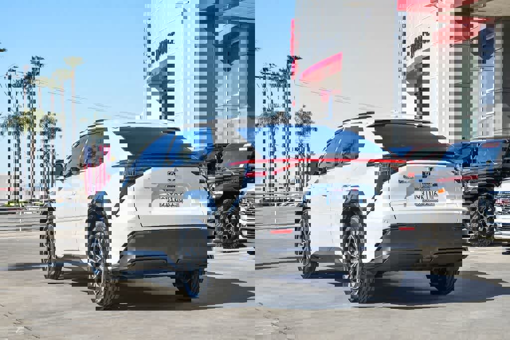 Used 2023 Toyota bZ4X XLE w/ Weather Package image 9