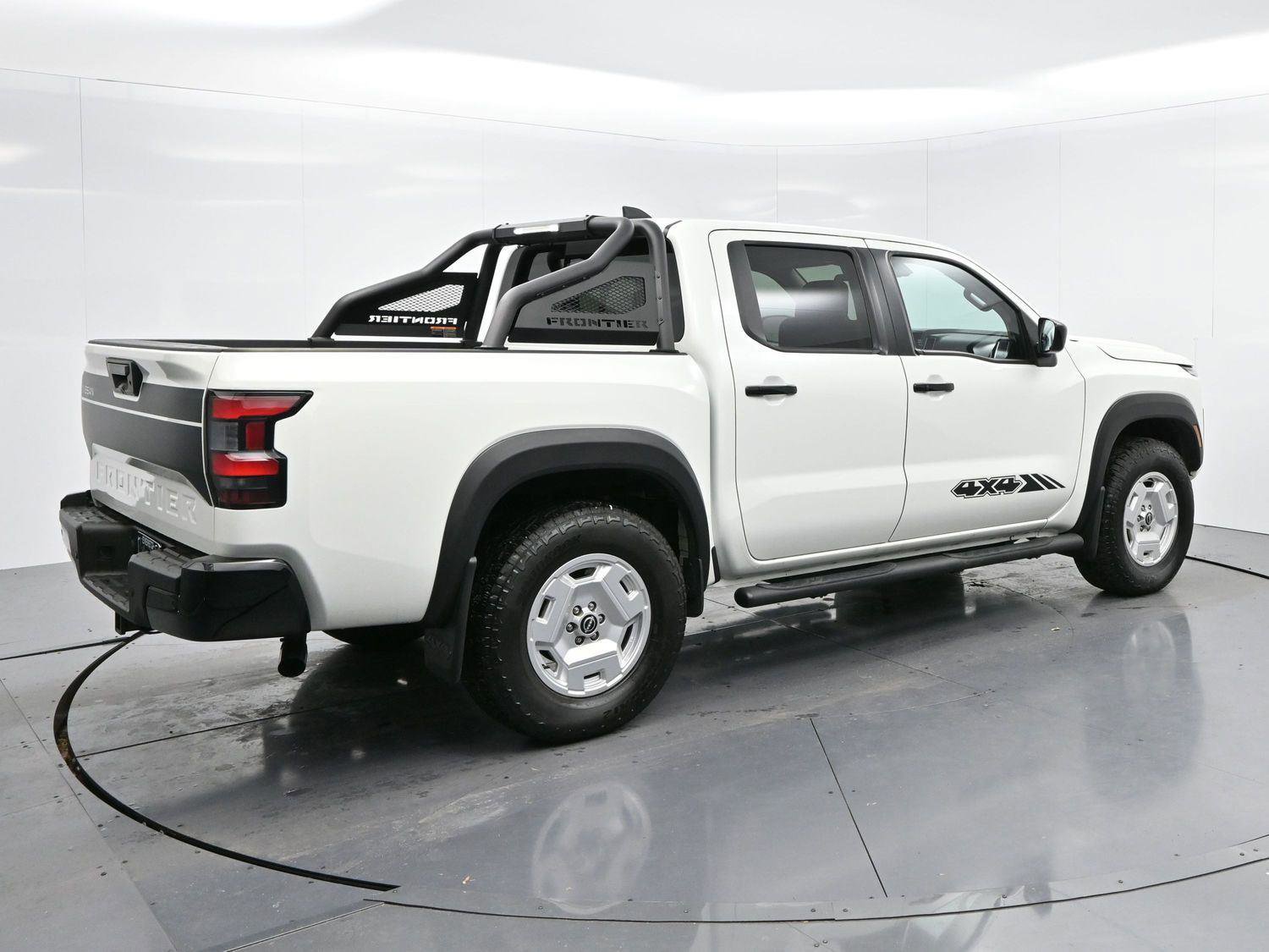 Used 2024 Nissan Frontier SV w/ Hardbody Edition image 6