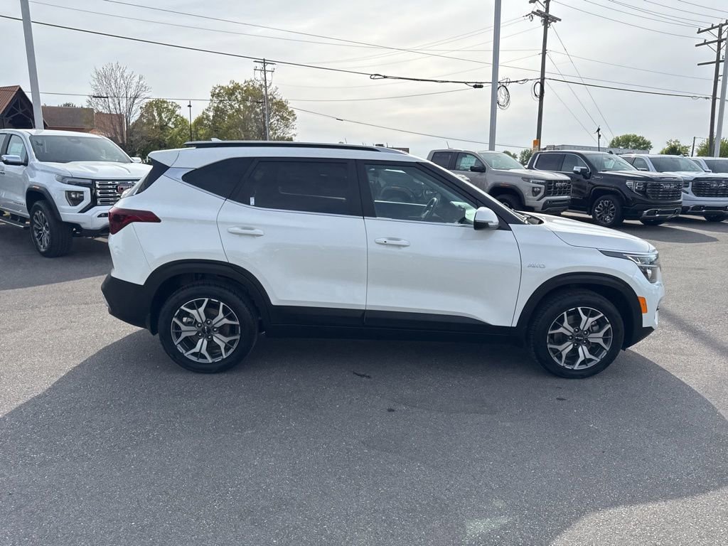 Used 2023 Kia Seltos EX AWD/4WD image 6
