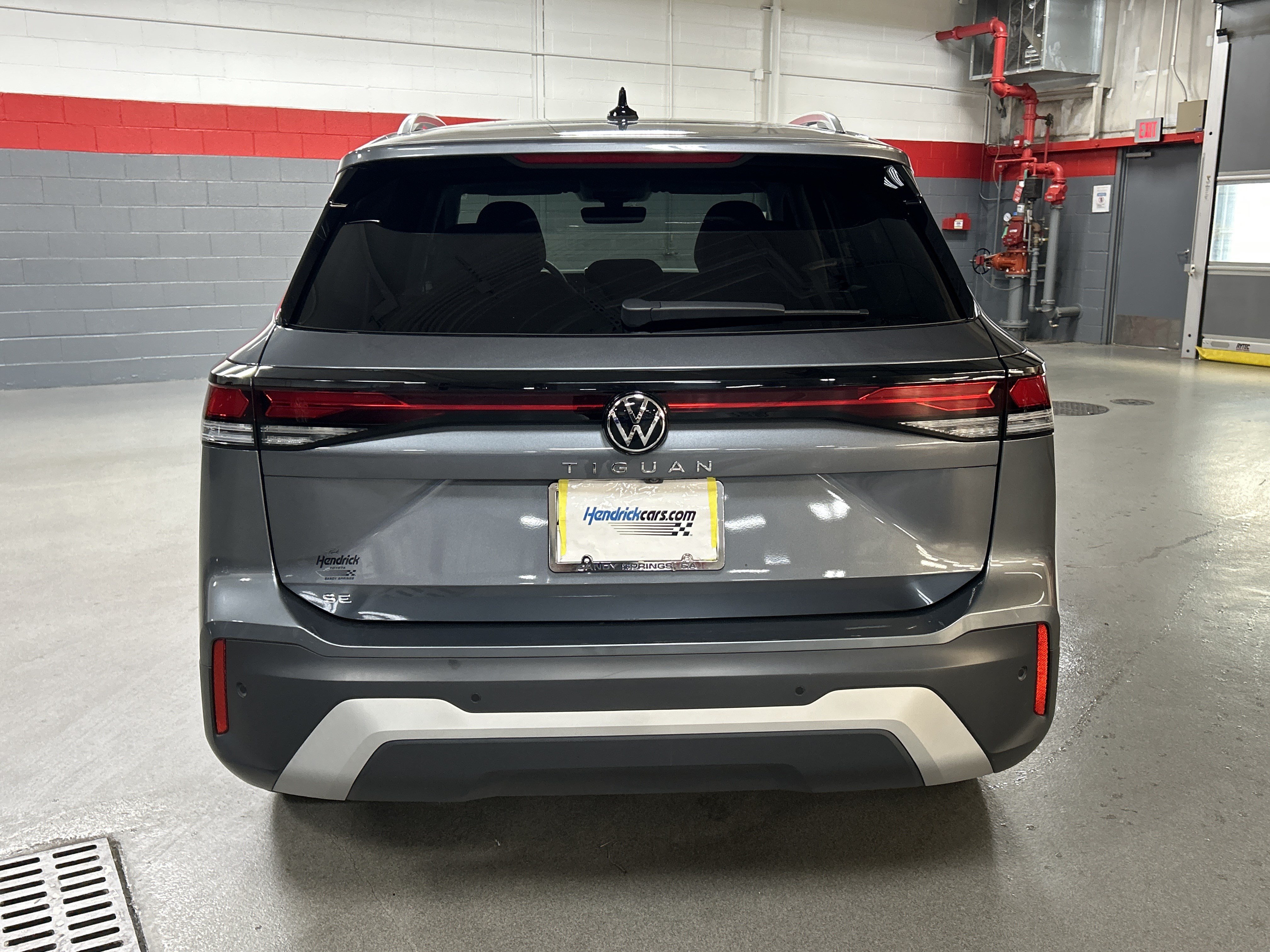 Used 2025 Volkswagen Tiguan SE FWD image 9