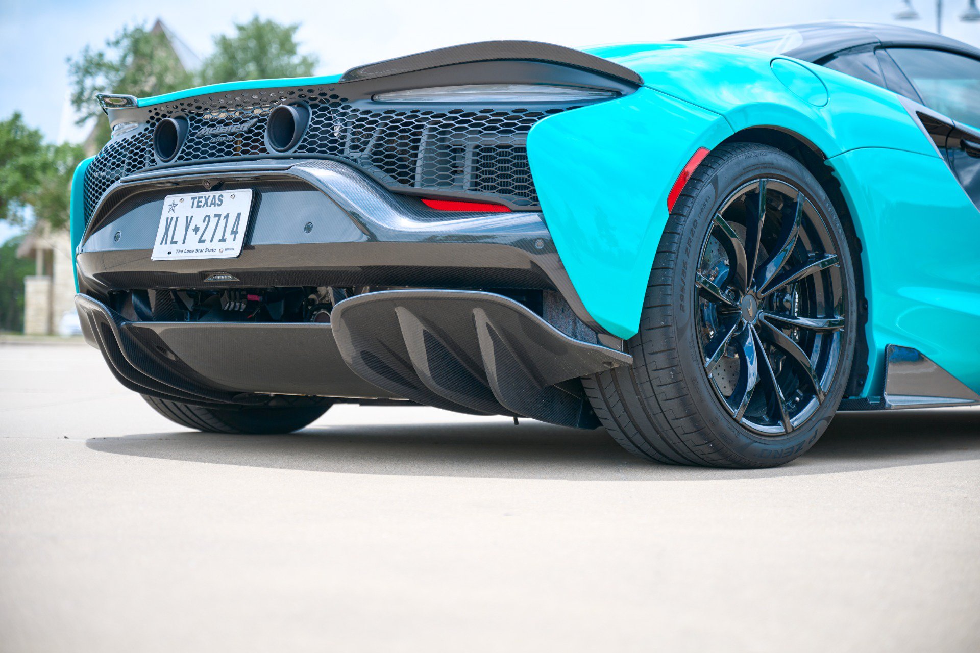 Used 2025 McLaren Artura Spider RWD image 20