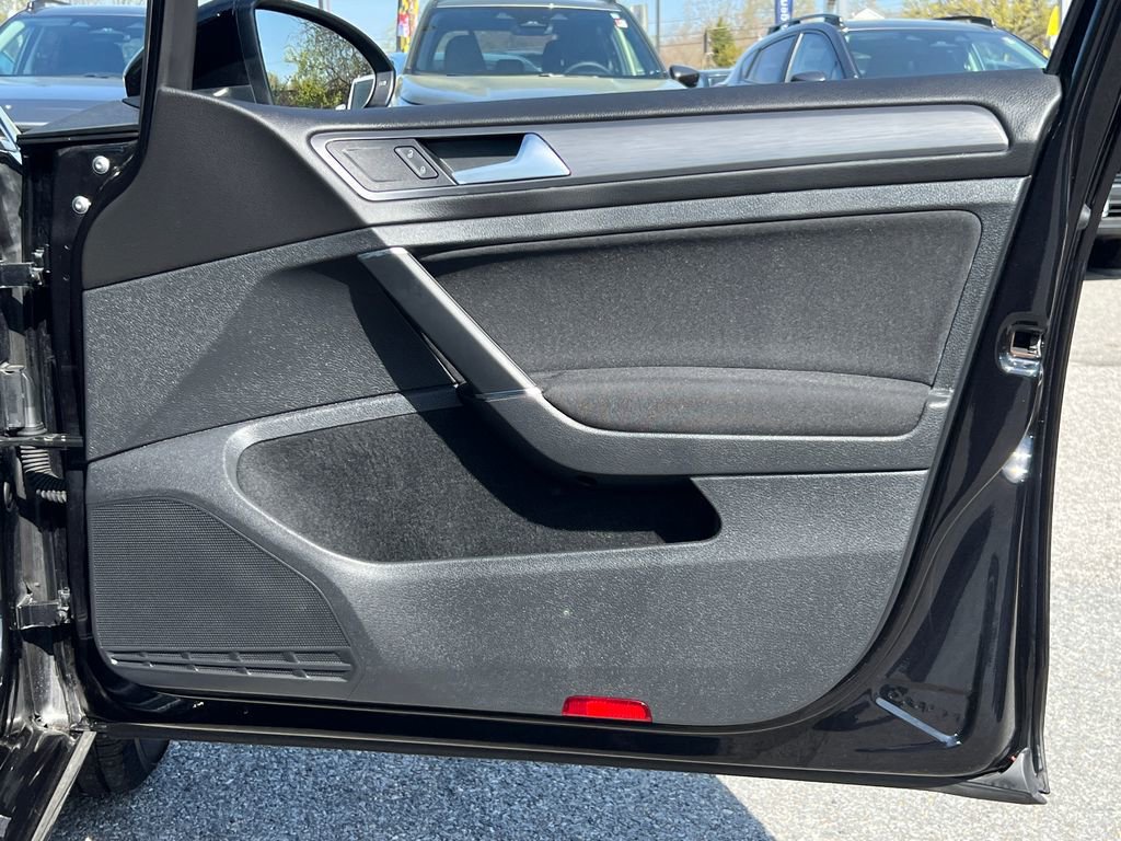 Used 2018 Volkswagen Golf SE FWD image 10