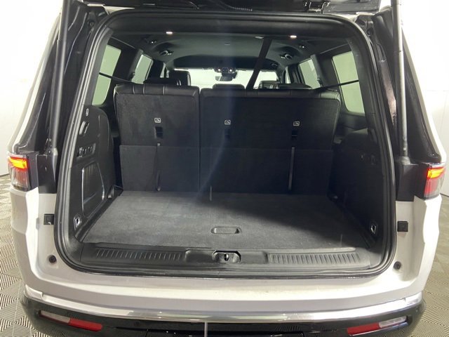 Used 2024 Jeep Wagoneer Series II w/ Flexible Seating Group image 13