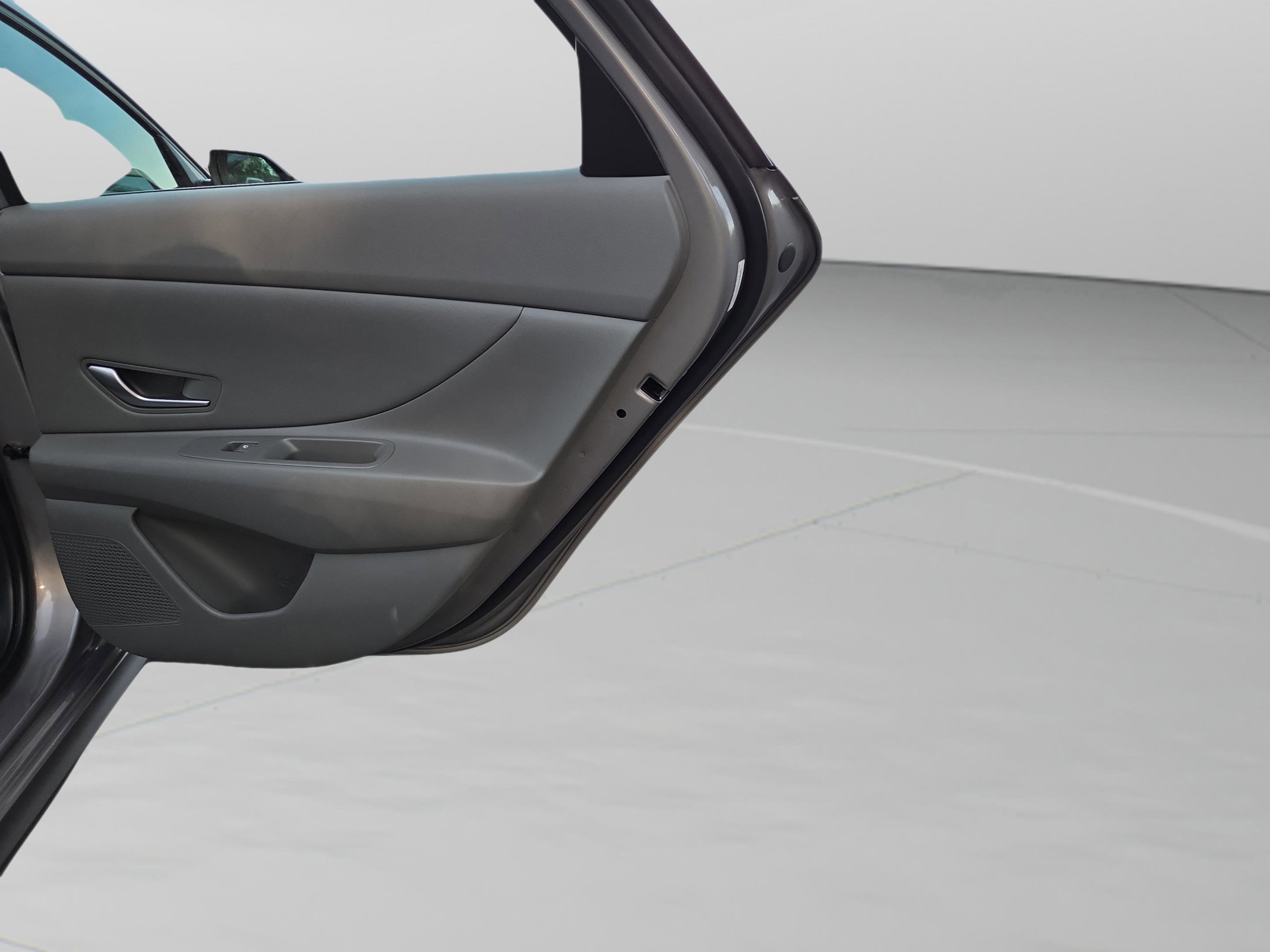 Used 2025 Hyundai Elantra SEL image 37