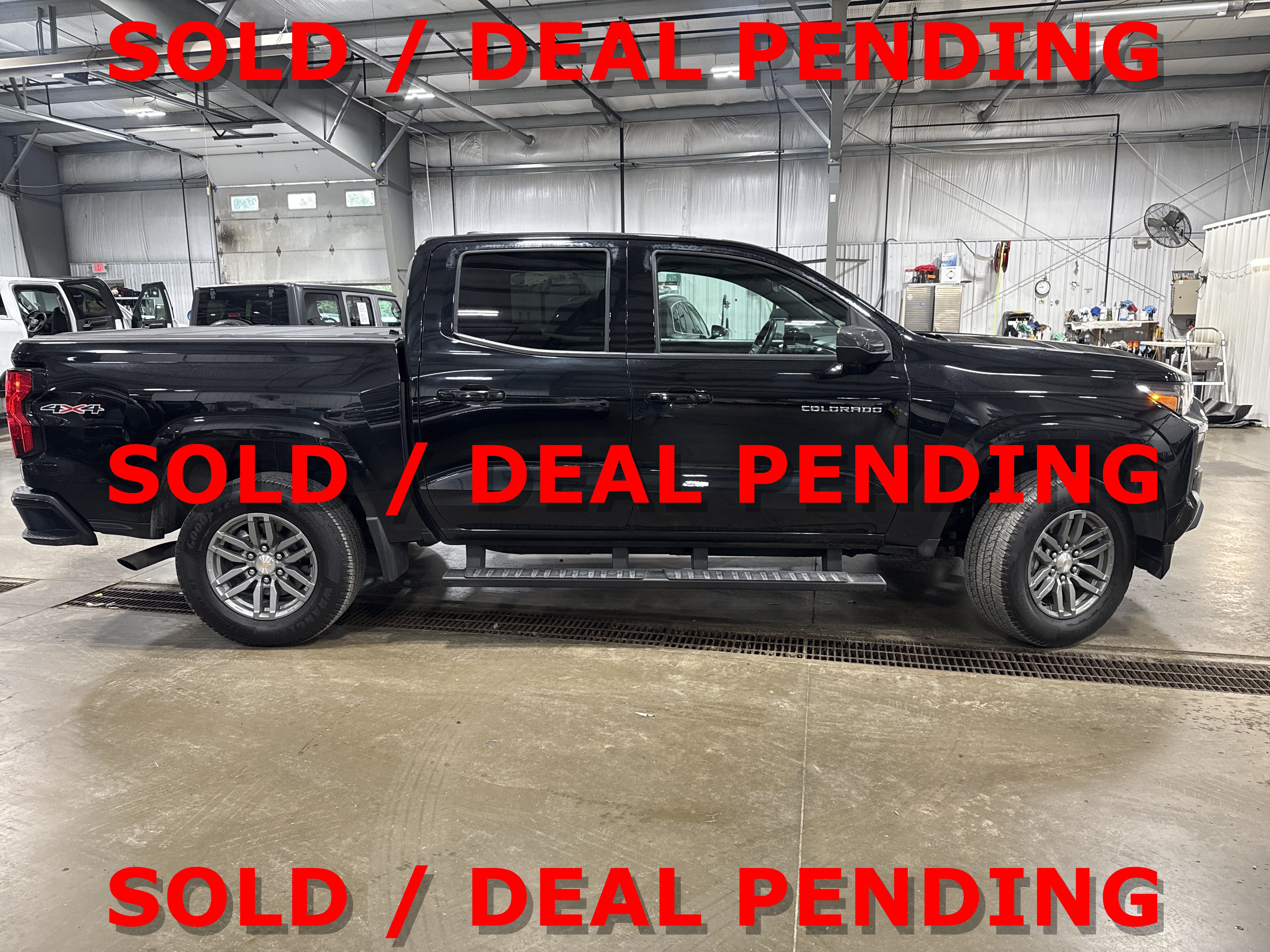 Used 2024 Chevrolet Colorado LT w/ LT Convenience Package AWD/4WD image 2