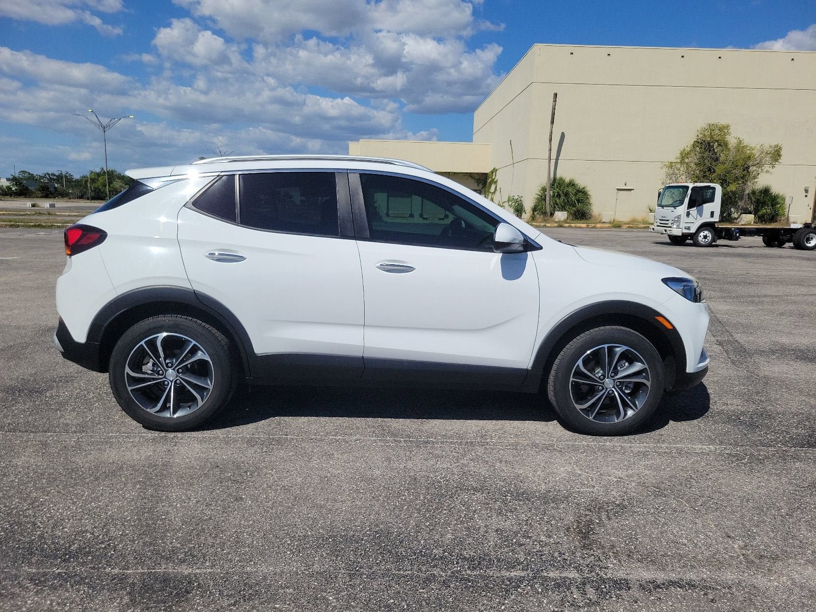 Used 2023 Buick Encore GX Select w/ Safety Package II AWD/4WD image 5