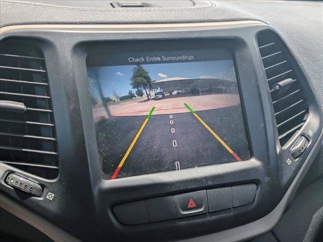 Used 2015 Jeep Cherokee Limited w/ Luxury Group FWD image 16