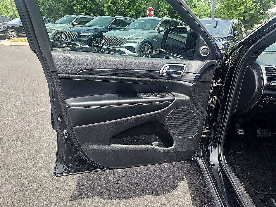 Used 2021 Jeep Grand Cherokee Freedom Edition RWD image 9