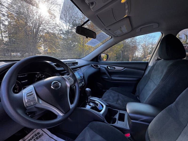 Used 2016 Nissan Rogue SV w/ SV Family Package image 13