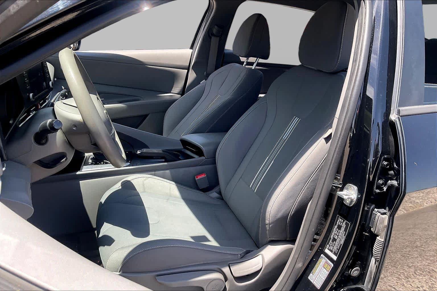 Used 2023 Hyundai Elantra SEL w/ Cargo Package FWD image 8