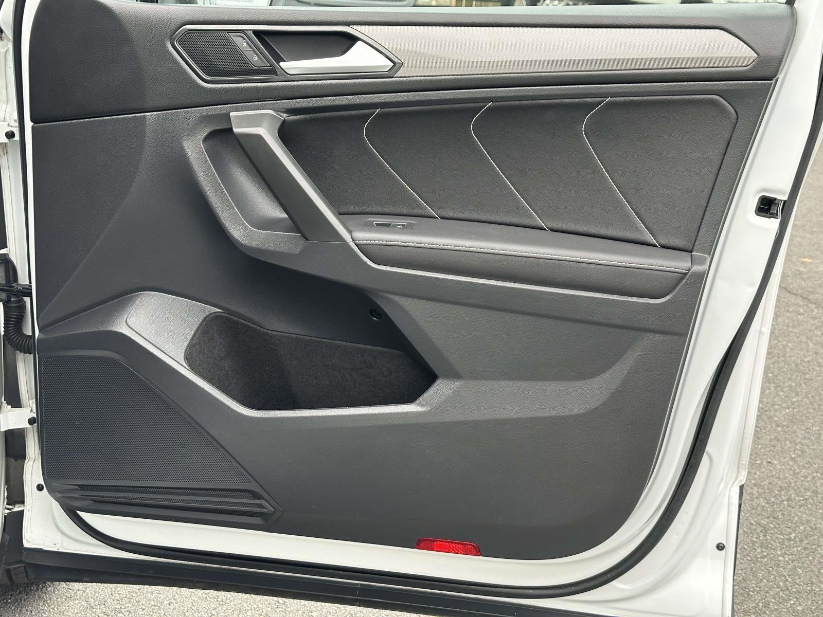 Used 2022 Volkswagen Tiguan SE image 27