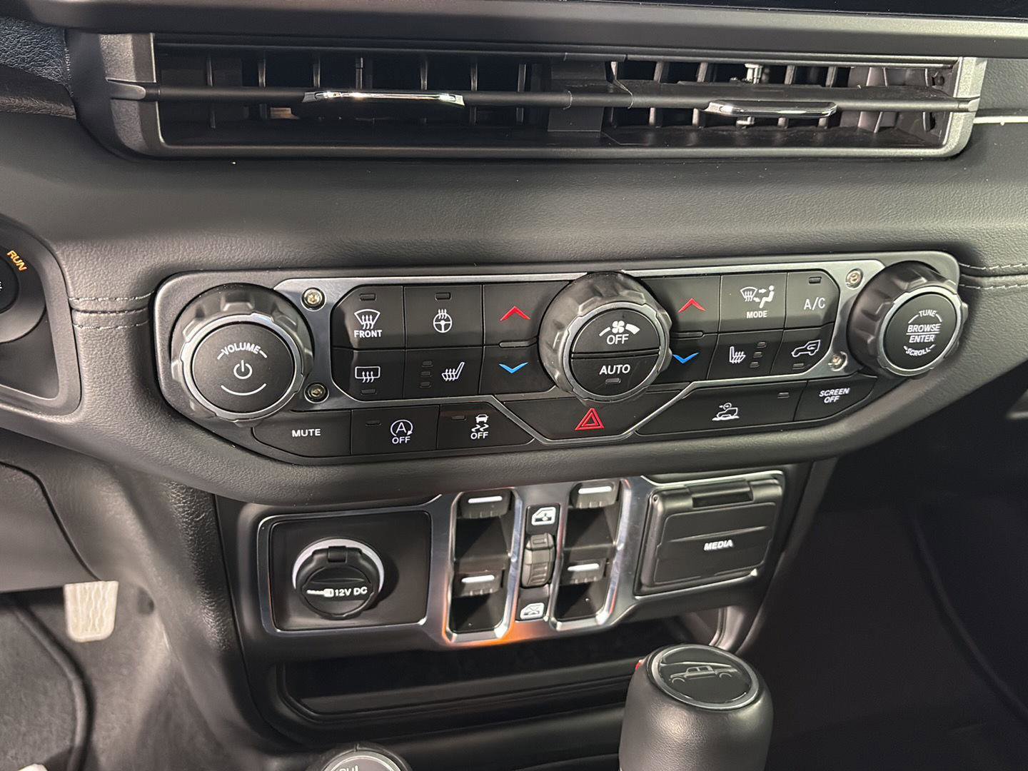 Used 2025 Jeep Gladiator Sport image 31