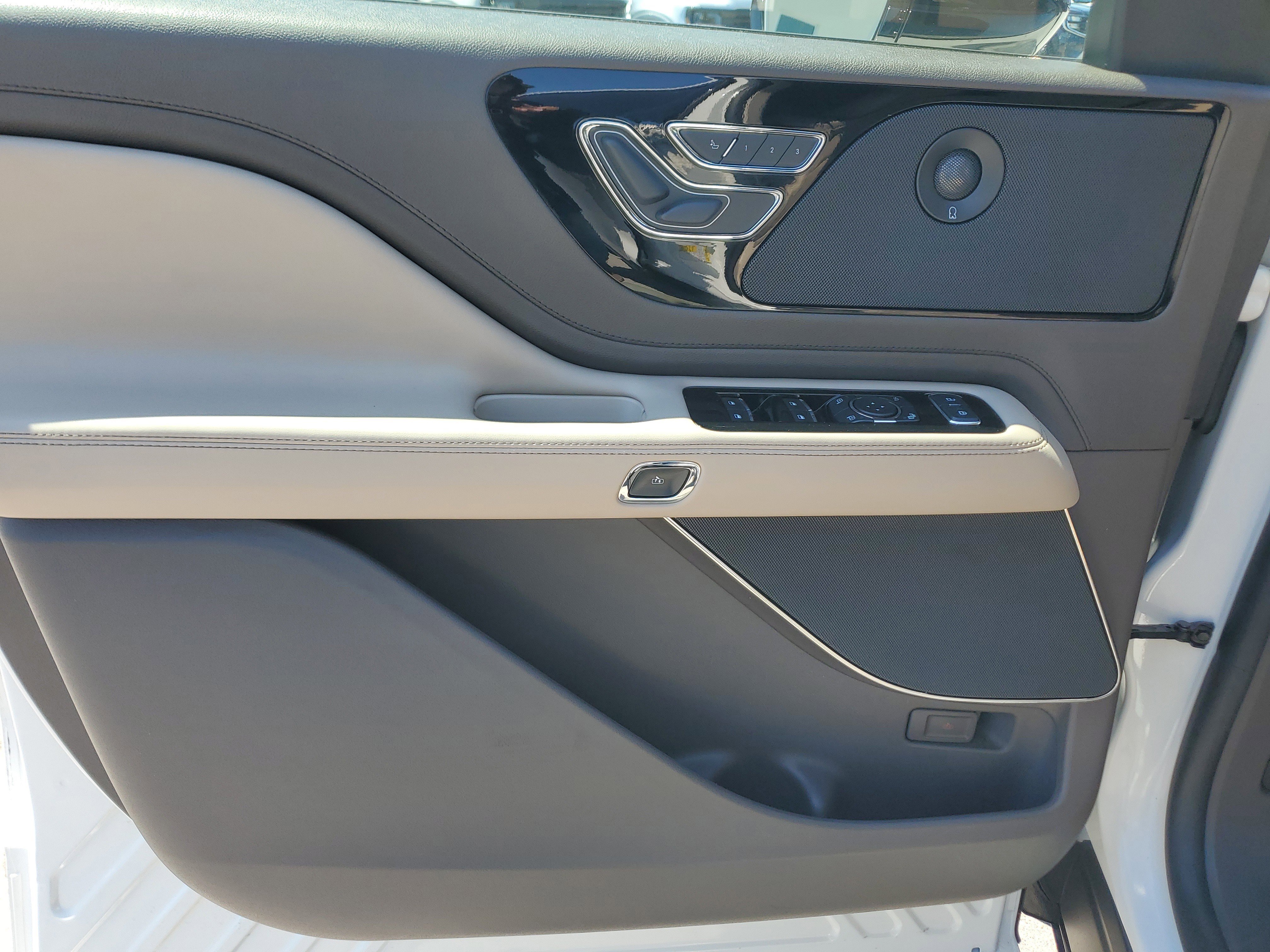 Used 2022 Lincoln Aviator Reserve image 26