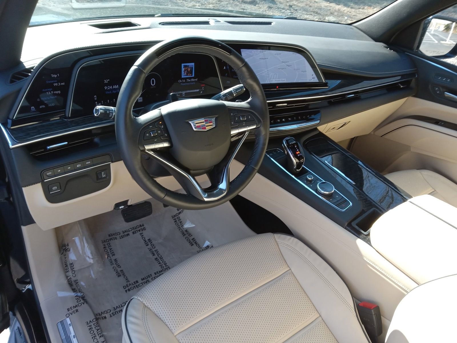 Used 2024 Cadillac Escalade ESV Premium Luxury AWD/4WD image 12