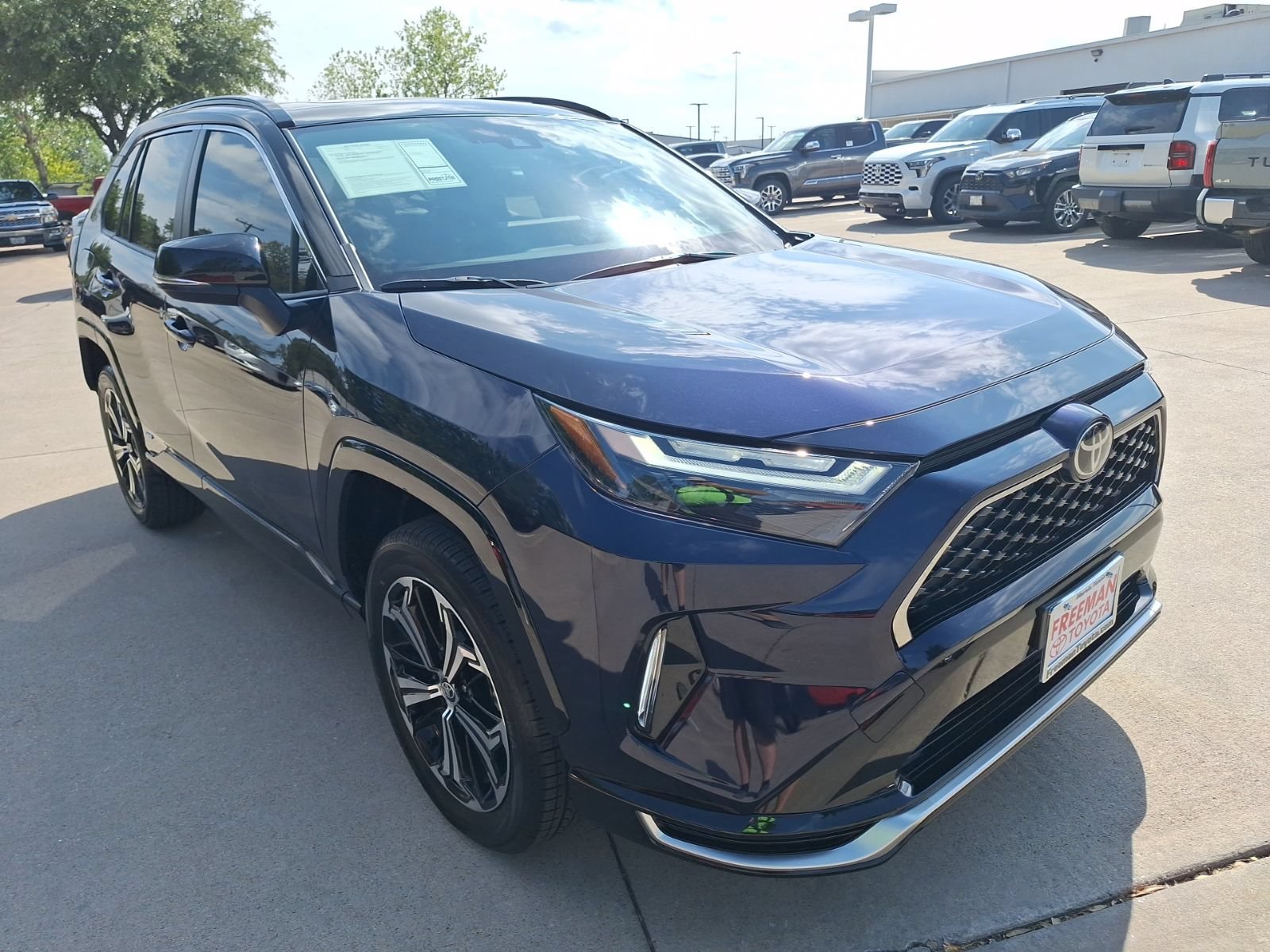 Used 2025 Toyota RAV4 XSE AWD/4WD image 8