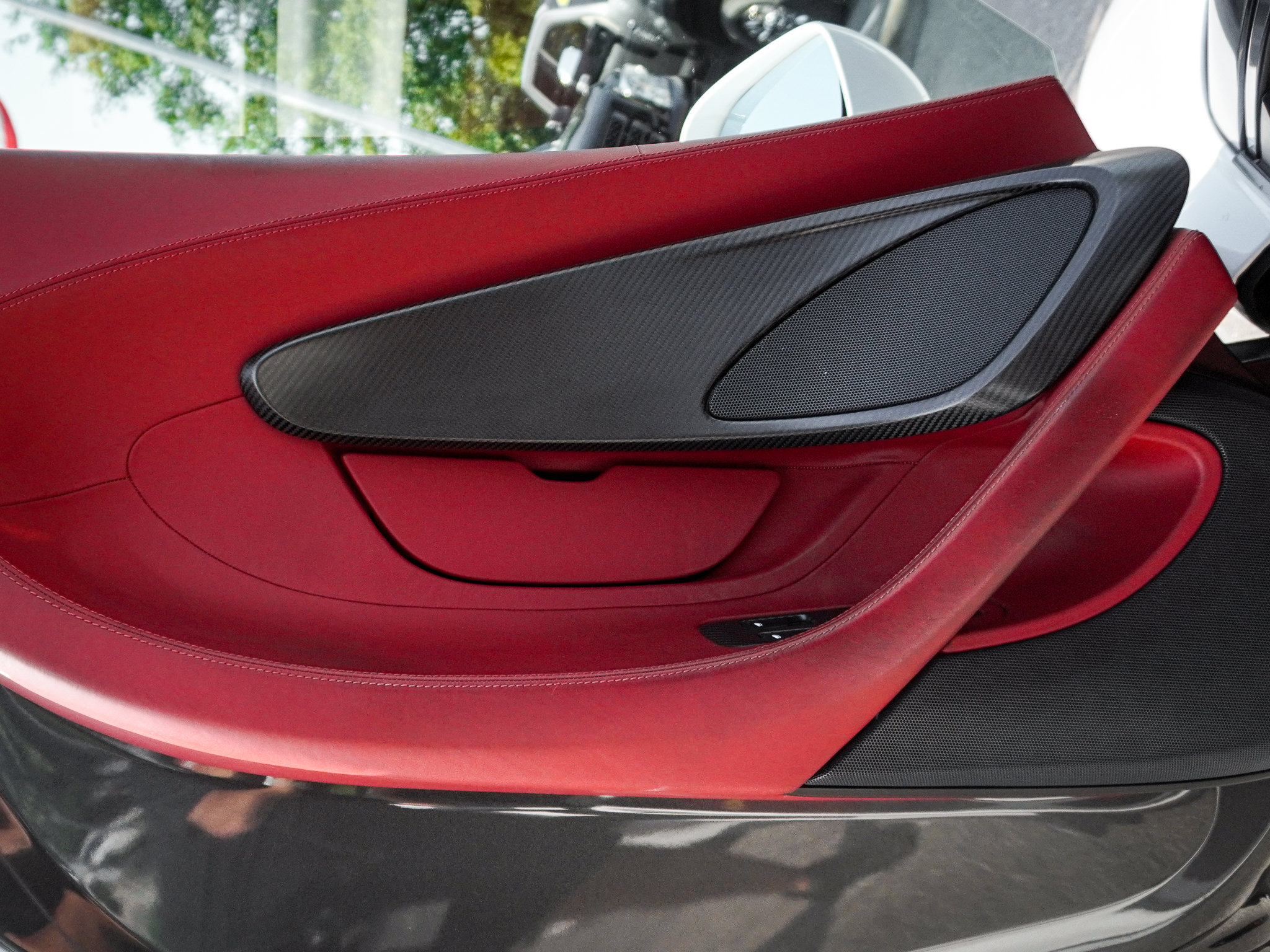 Used 2018 McLaren 570S Spider RWD image 14