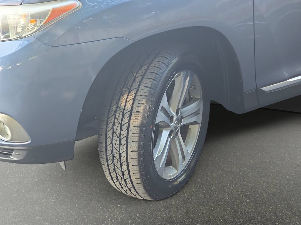 Used 2012 Toyota Highlander Limited w/ Tow Pkg AWD/4WD image 37