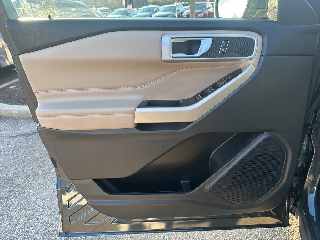 Used 2022 Ford Explorer XLT w/ Equipment Group 202A image 22