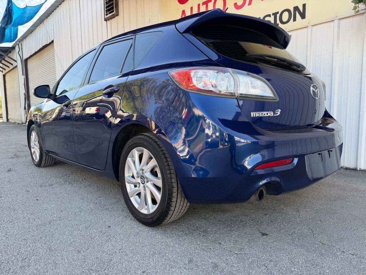 Used 2013 MAZDA MAZDA3 i Grand Touring w/ Tech Pkg image 4