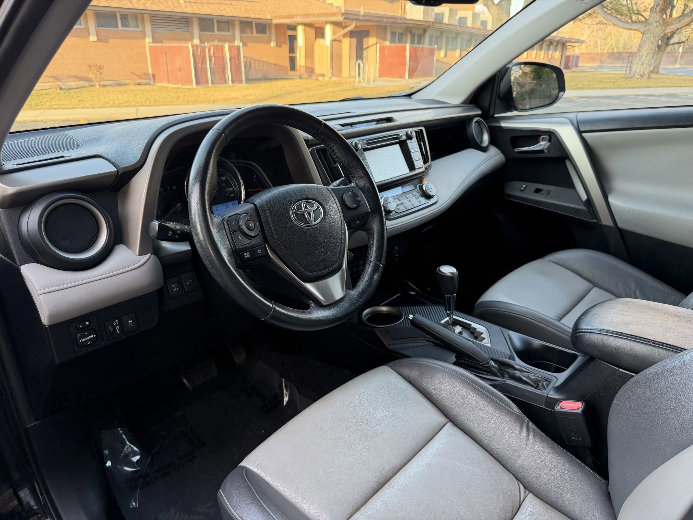 Used 2015 Toyota RAV4 Limited image 15