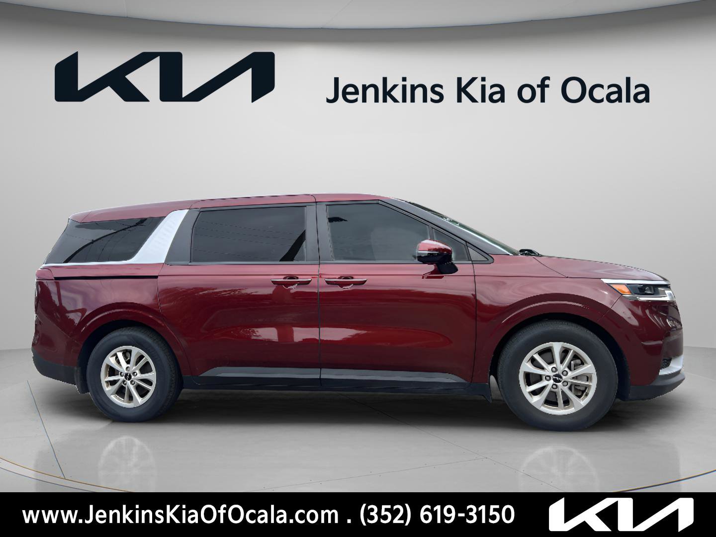 Used 2024 Kia Carnival LX FWD image 2