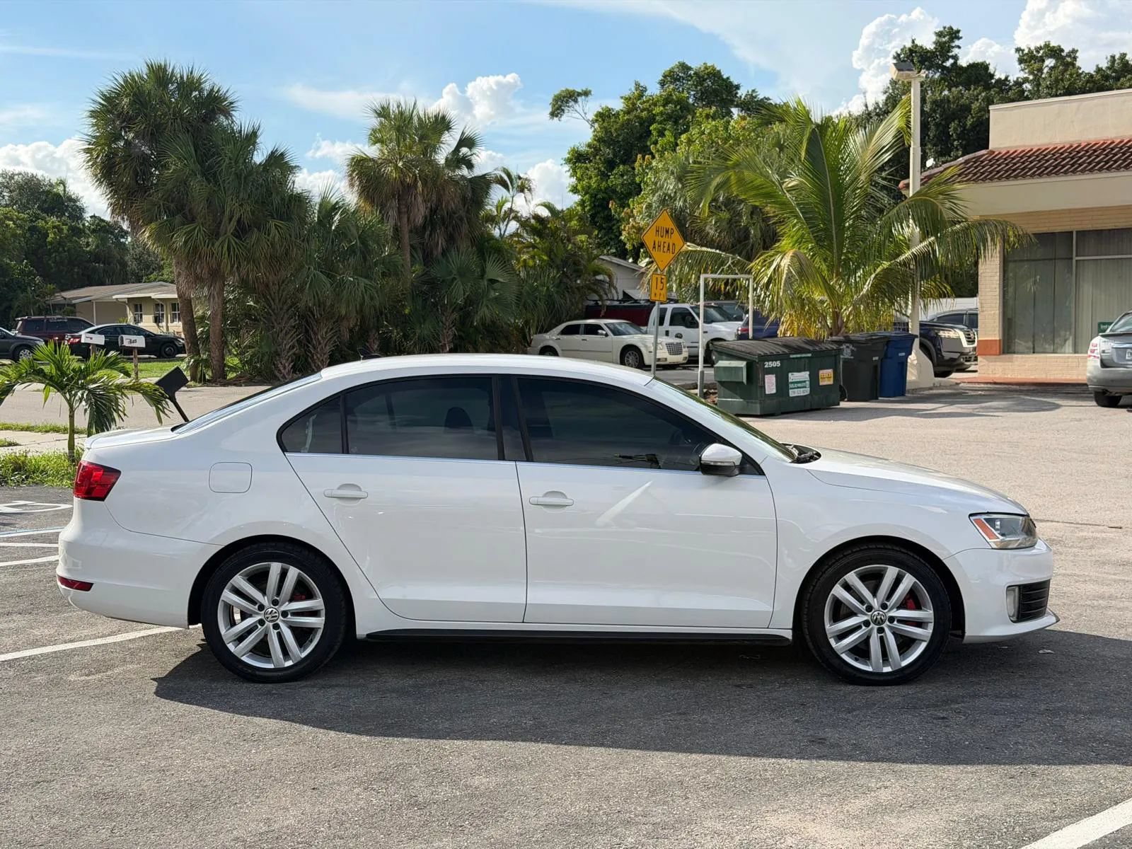 Used 2012 Volkswagen Jetta GLI FWD image 4