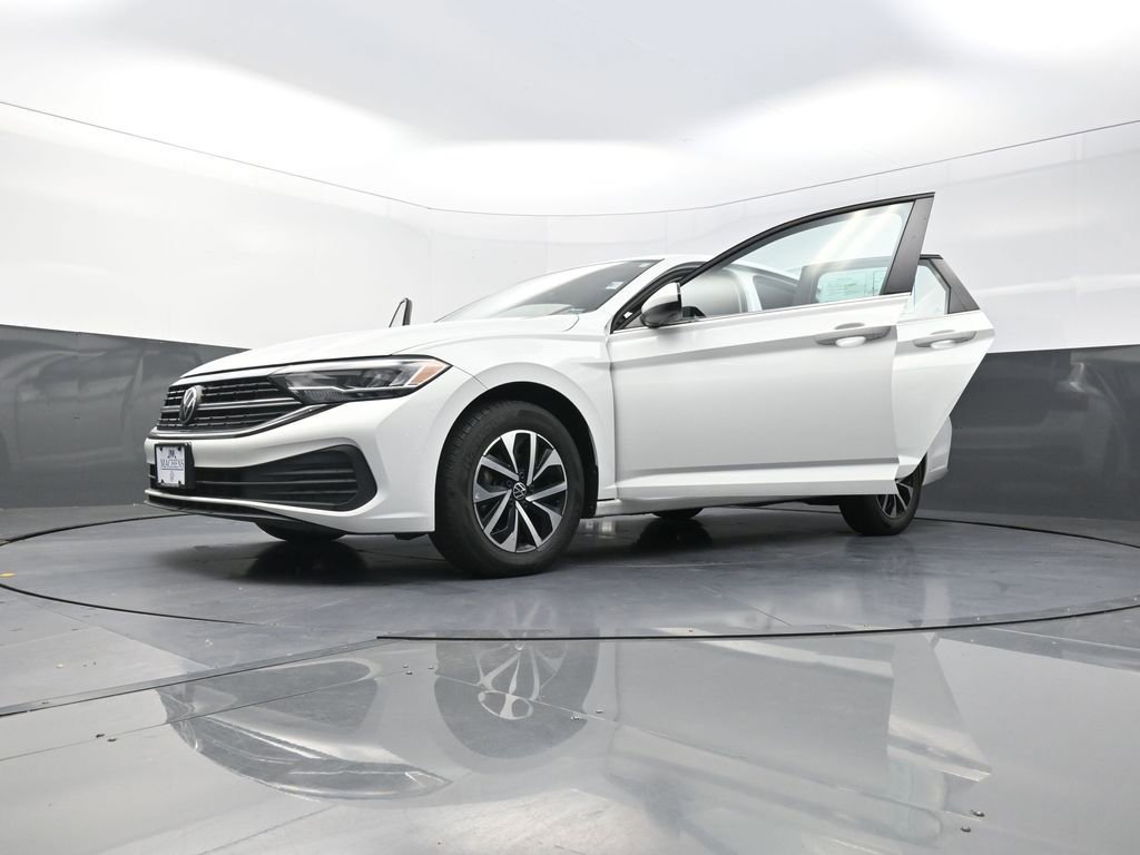Used 2023 Volkswagen Jetta S image 32