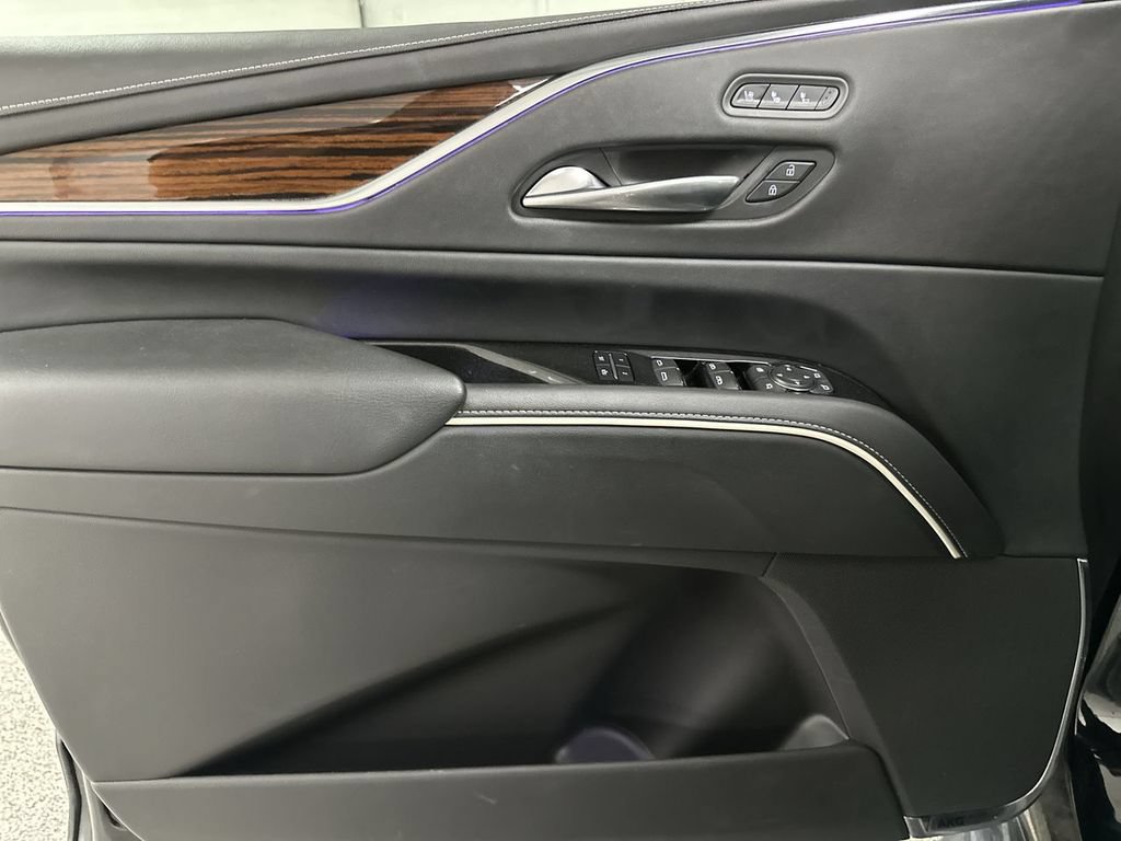 Used 2022 Cadillac Escalade Premium Luxury AWD/4WD image 11