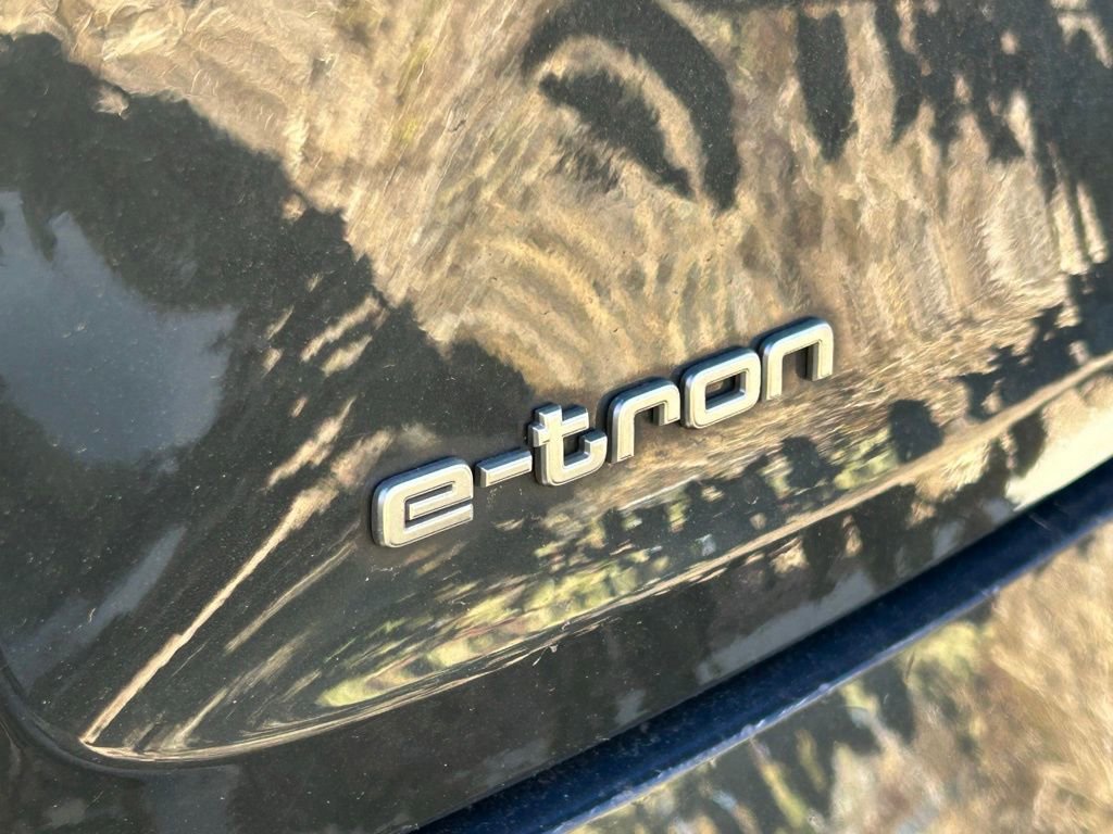 Used 2019 Audi e-tron Premium Plus image 17