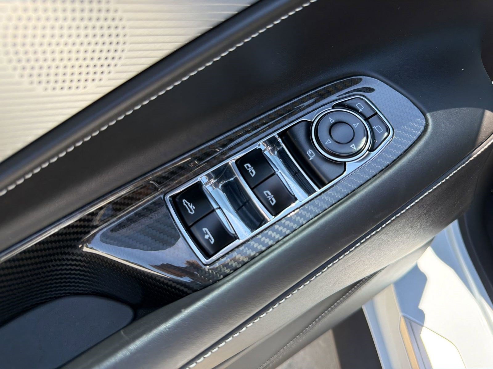 Used 2022 Chevrolet Corvette Stingray Premium Conv w/ Z51 Performance Package RWD image 18