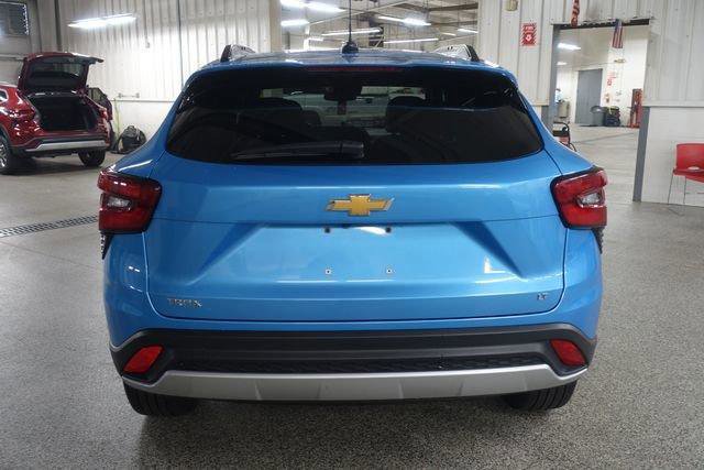 Used 2025 Chevrolet Trax LT FWD image 6