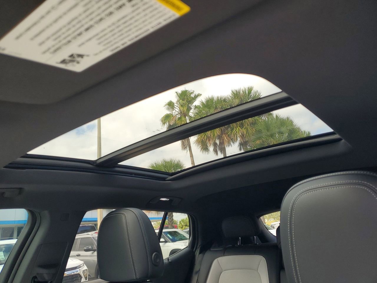 New 2025 Chevrolet Equinox EV LT FWD image 30
