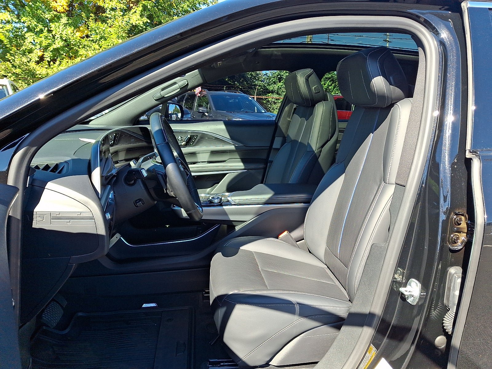 Certified 2024 Cadillac Lyriq Luxury AWD/4WD image 17
