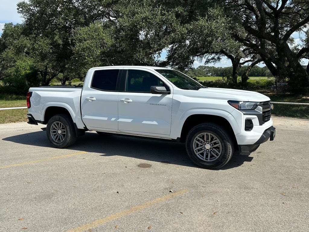 Used 2023 Chevrolet Colorado LT RWD image 3
