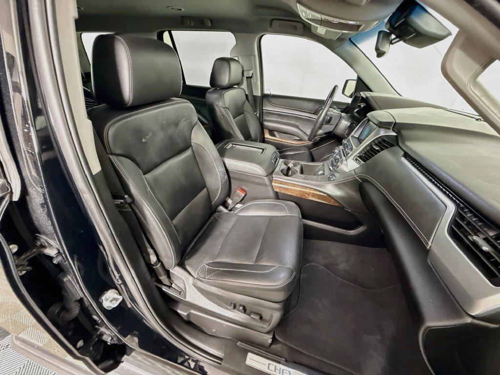 Used 2020 Chevrolet Tahoe LT w/ Luxury Package RWD image 29
