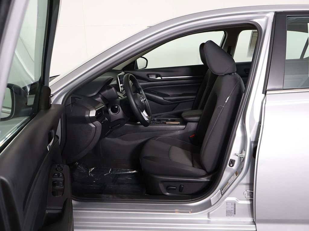 Used 2025 Nissan Altima 2.5 SV FWD image 24
