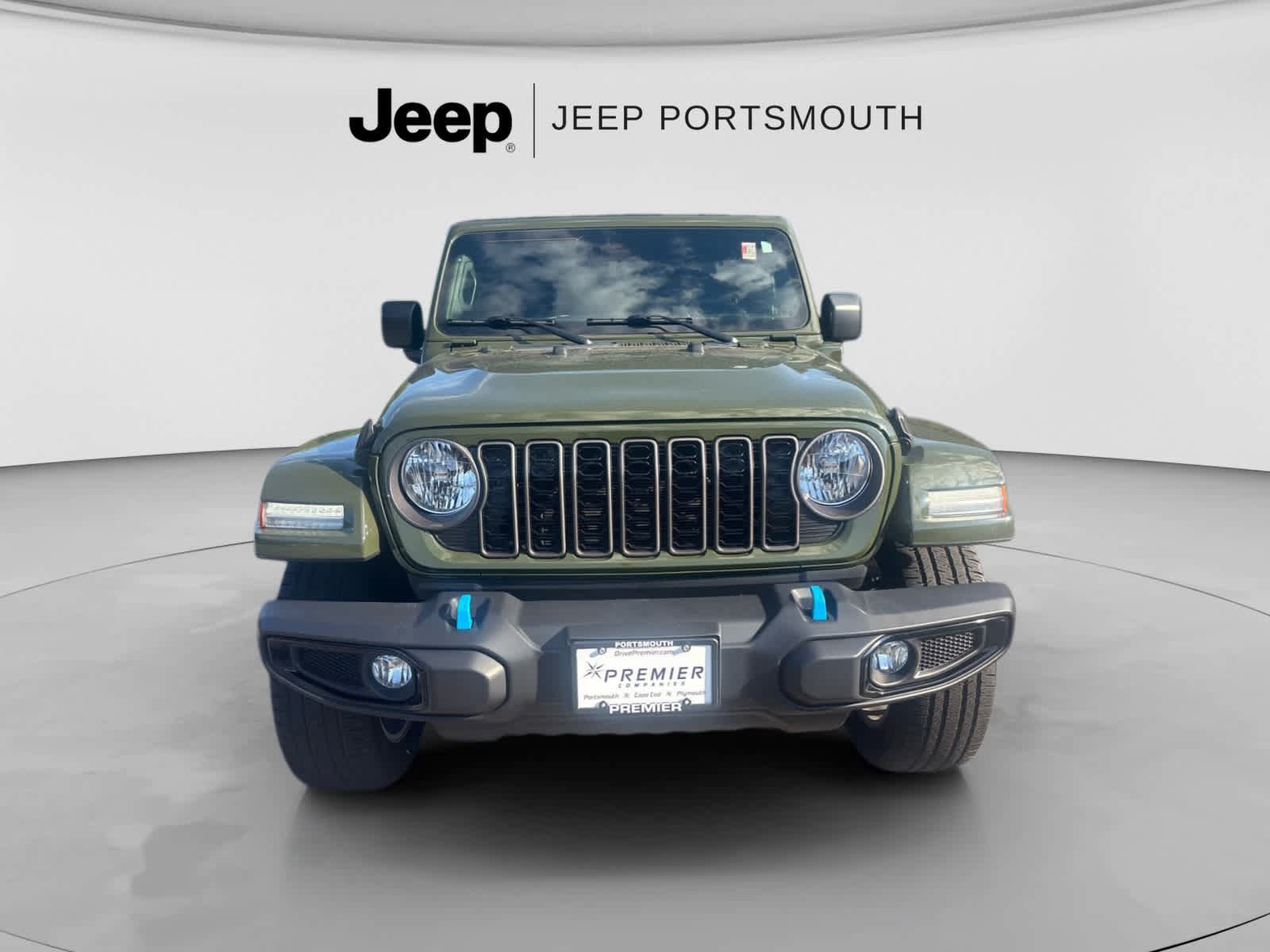 Used 2024 Jeep Wrangler Unlimited w/ Convenience Group AWD/4WD image 2