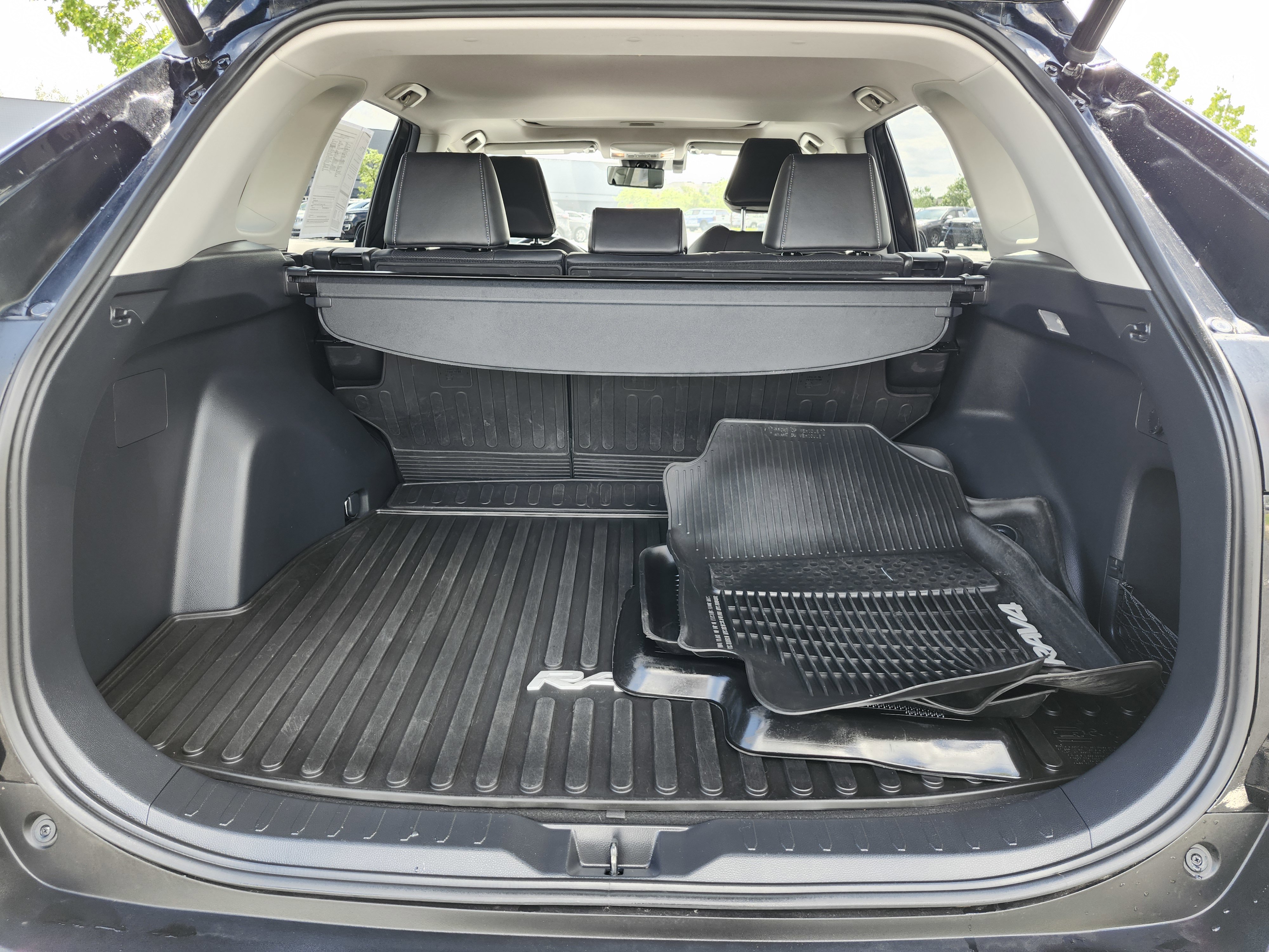 Used 2019 Toyota RAV4 Limited w/ Cold Weather Package AWD/4WD image 27