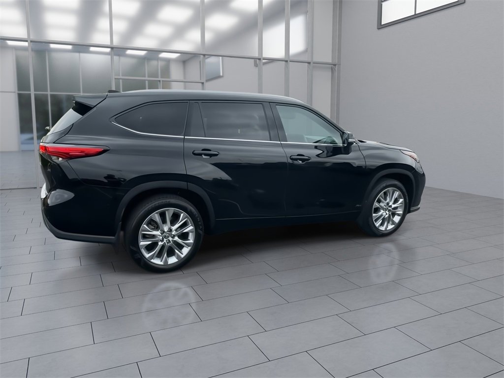 Used 2023 Toyota Highlander Limited image 9